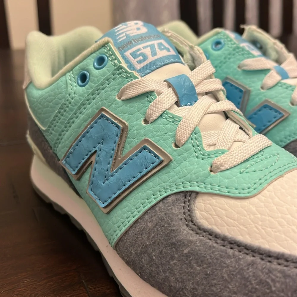 New Balance 574 KL574FYP Frozen Shoes Sneakers new Youth Girls Size 13
